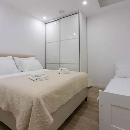 Palace Paulina In 39469 Apartament Novi Vinodolski