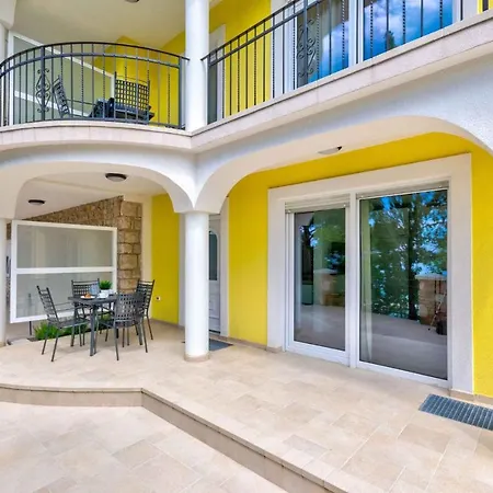 Apartment Palace Paulina In 39469 Novi Vinodolski