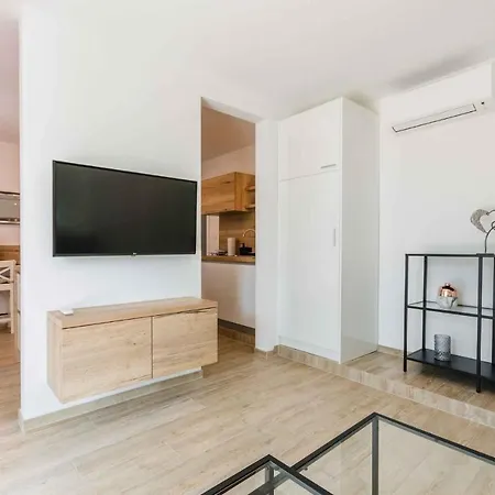 Apartment Palace Paulina In 39469 Novi Vinodolski