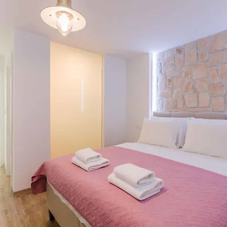 Palace Paulina In 39469 Apartment