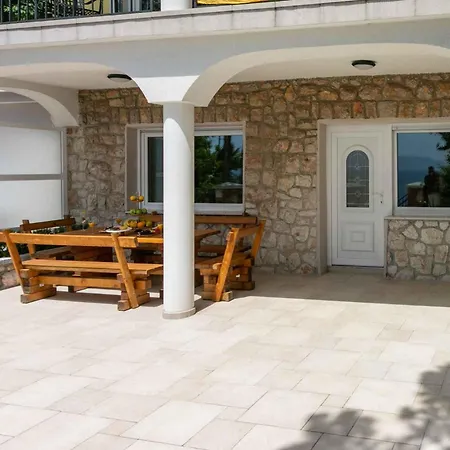 Apartment Palace Paulina In 39469 Novi Vinodolski