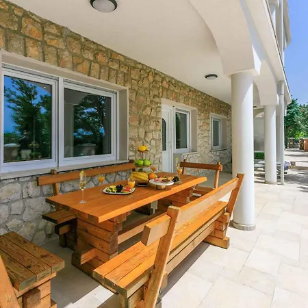 Apartmán Palace Paulina In 39469 Novi Vinodolski