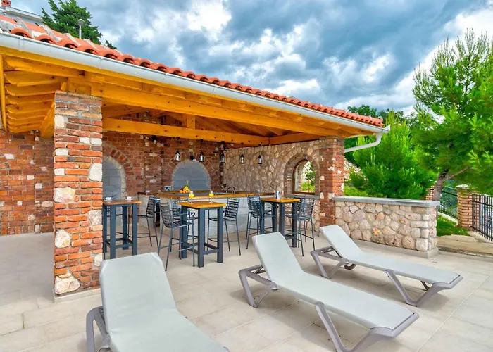 Palace Paulina In 39469 Διαμέρισμα Novi Vinodolski